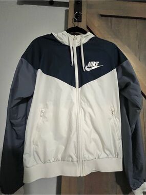 Nike Women’s Windbreaker Jacket - White & Navy